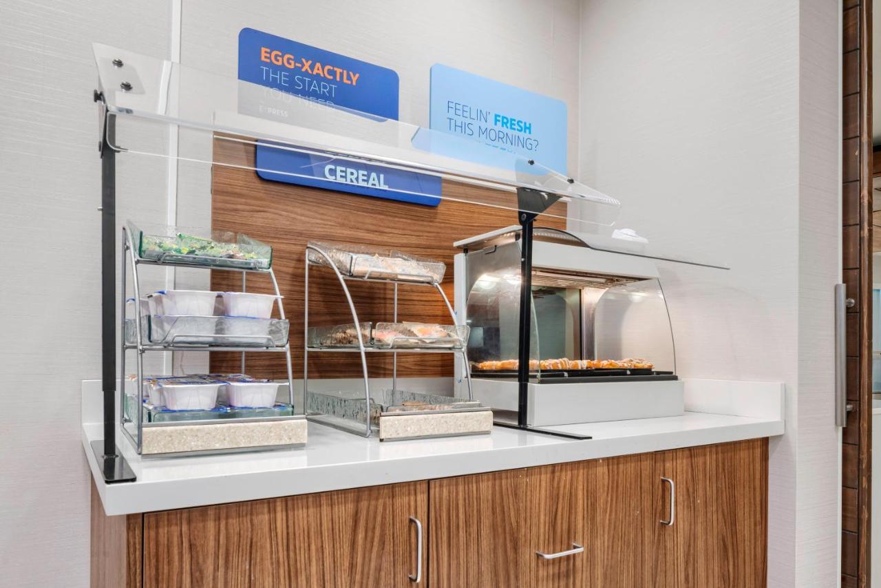Hotel Express & - I-475 By Ihg 3*