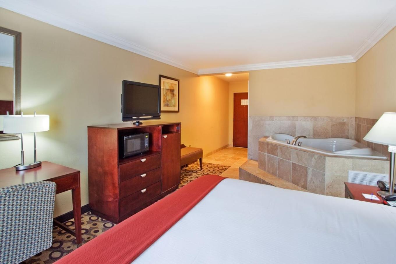 Hotel Express & - I-475 By Ihg Macon